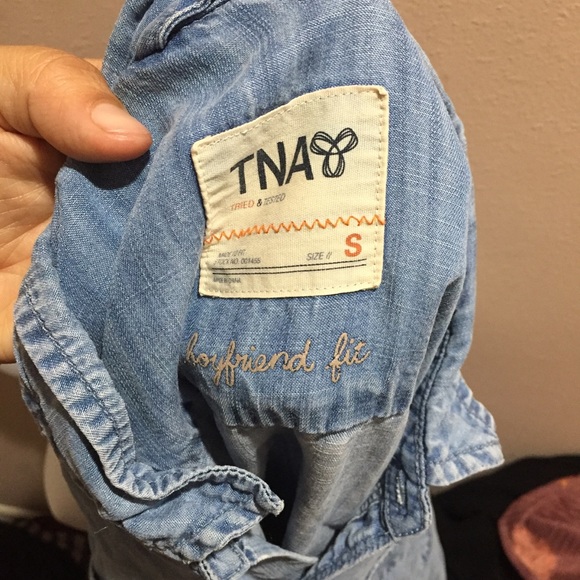 TNA denim boyfriend fit top - Picture 4 of 4